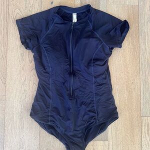 Sea Level Short Sleeve Multifit Front Zip One-Piece Swimsuit Navy Blue US Size 8